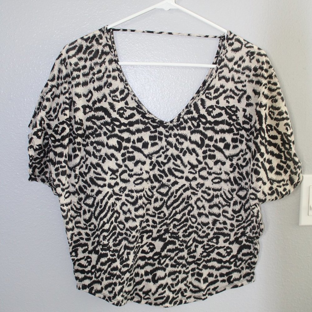 Express leopard tee